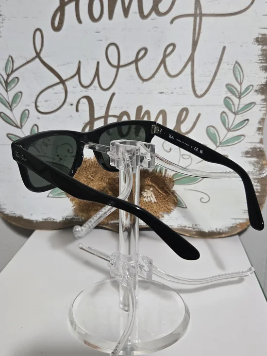 Ray-Ban Classic Black Wayfarer Sunglasses with Green Lenses - Picture 4 of 6